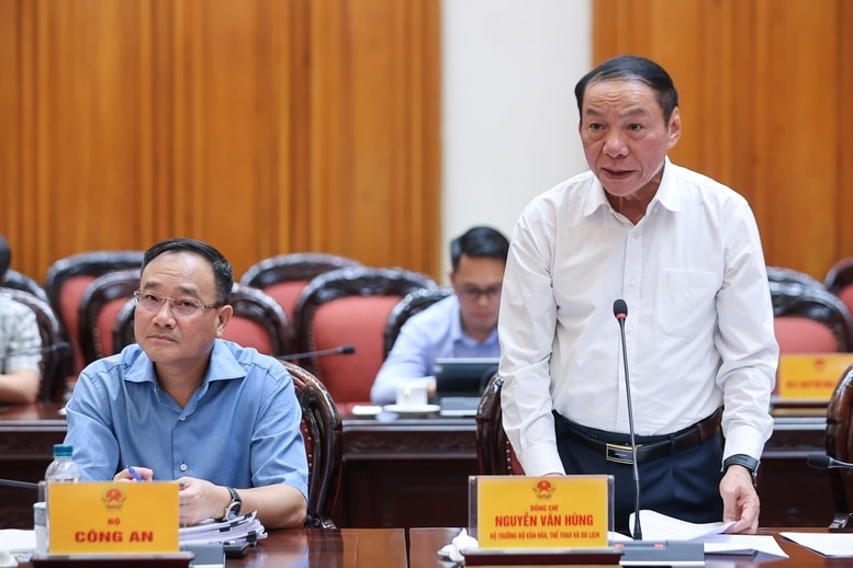 Bộ trưởng Bộ Văn hóa, Thể thao và Du lịch Nguyễn Văn Hùng báo cáo tại cuộc họp - Ảnh: VGP/Nhật Bắc Bộ trưởng Bộ Văn hóa, Thể thao và Du lịch Nguyễn Văn Hùng báo cáo tại cuộc họp - Ảnh: VGP/Nhật Bắc