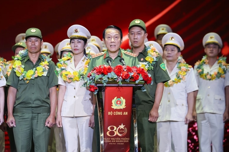 Bộ trưởng Bộ Công an Lương Tam Quang phát động phong trào thi đua 