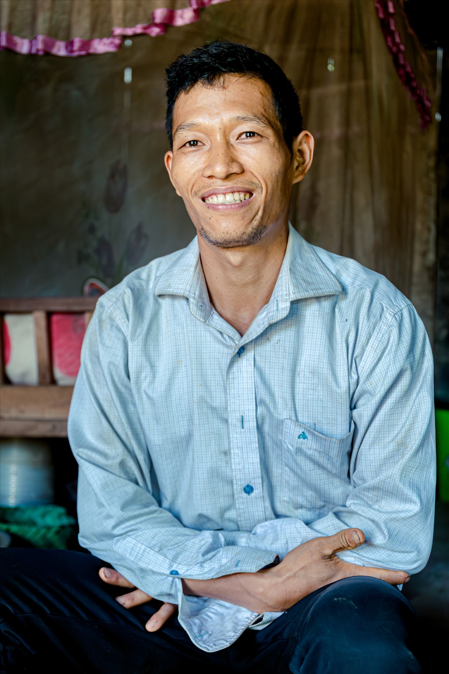 Tẩn Phù Sài - Chàng thanh niên người Dao được Nhà nước hỗ trợ xây nhà từ nguồn vốn thuộc Chương trình MTQG 1719. (Ảnh Vũ Mừng)