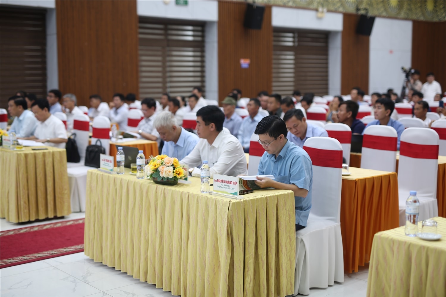 Các địa biểu tham dự Diễn đàn Giải pháp phát triển vùng nguyên liệu rừng gỗ lớn gắn với chứng chỉ quản lý rừng bền vững