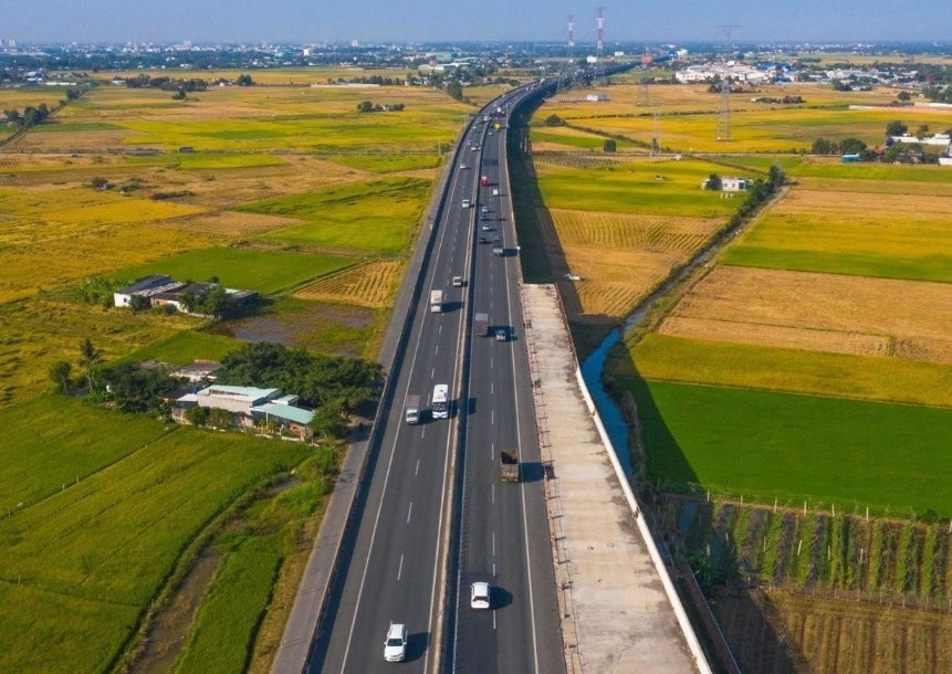  Công điện của Thủ tướng Chính phủ giao Bộ Nội vụ chủ trì, phối hợp với các bộ, cơ quan liên quan tổ chức khen thưởng cho các tổ chức, cá nhân đạt thành tích cao trong đợt thi đua cao điểm “500 ngày đêm thi đua hoàn thành 3.000km đường bộ cao tốc” (Ảnh TL)