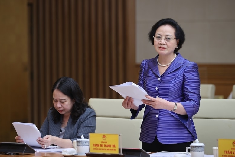 Phó Trưởng Ban Tổ chức Trung ương, Bộ trưởng Bộ Nội vụ Phạm Thị Thanh Trà, Phó Chủ tịch Thường trực Hội đồng báo cáo tại phiên họp - Ảnh: VGP/Nhật Bắc
