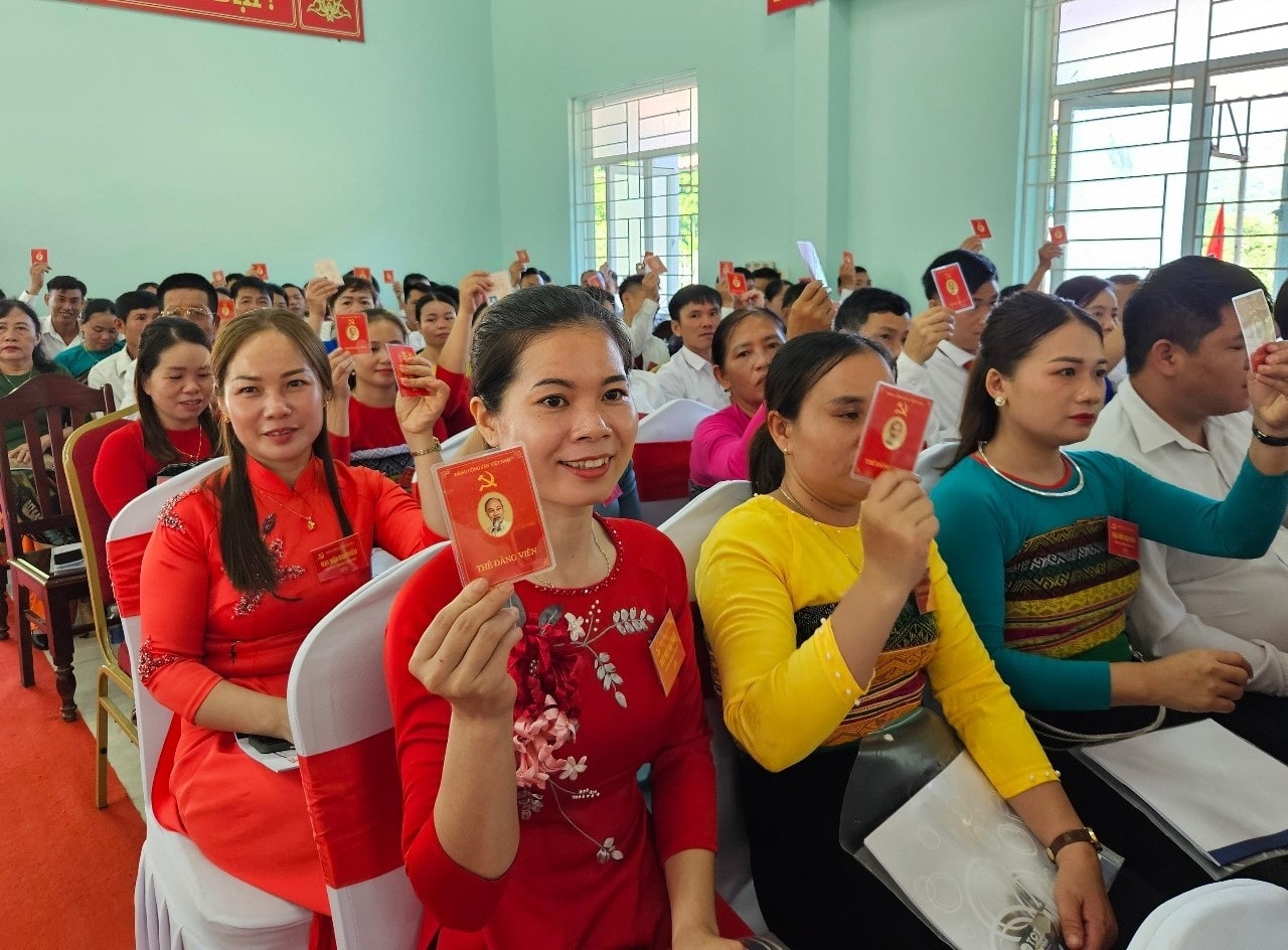 Đại hội phấn đấu đến năm 2030 trở thành xã khá trong khu vực miền núi phía tây của tỉnh(Ảnh:Quỳnh Trâm)