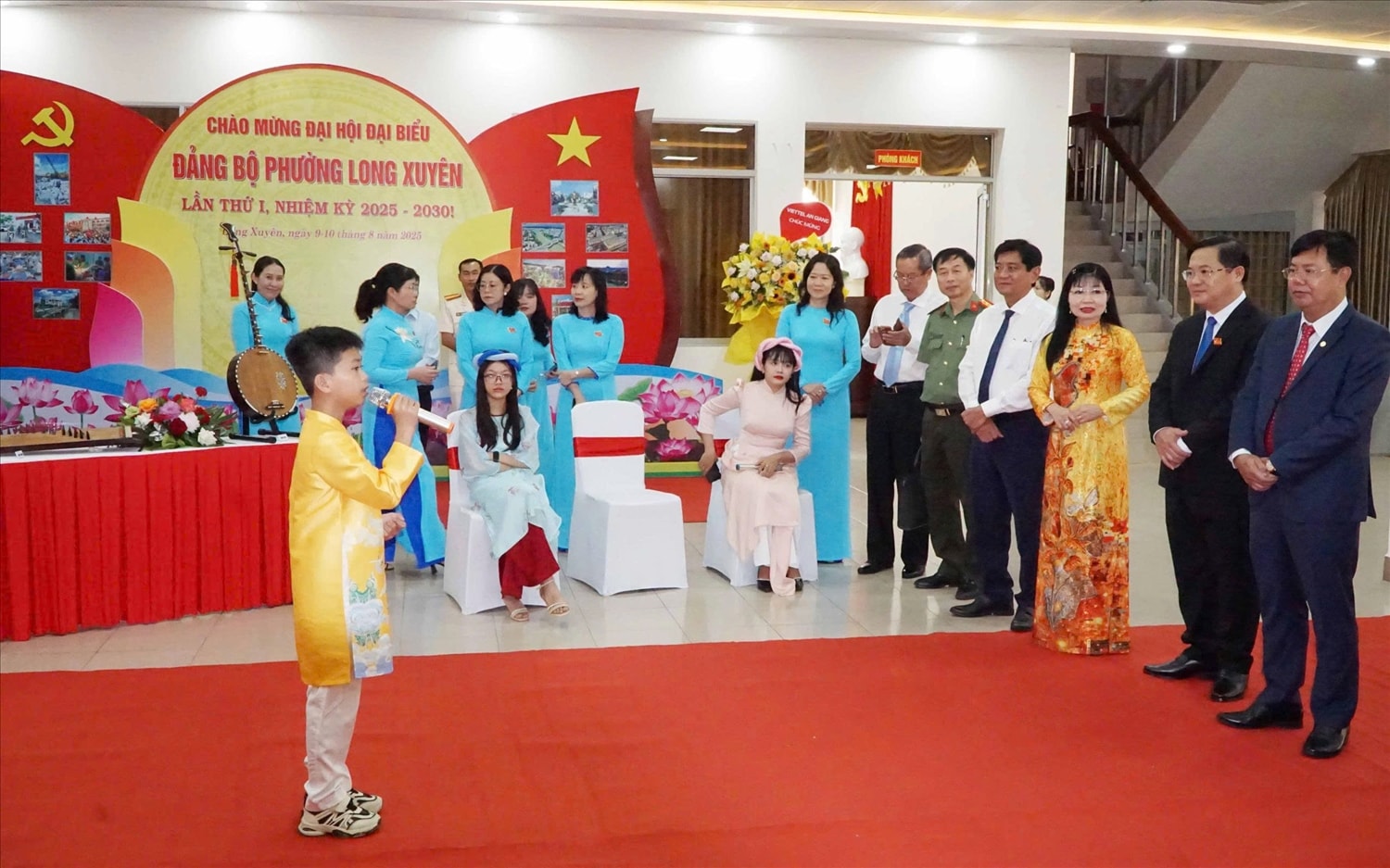 Một tiết mục đờn ca tài từ chào mừng đại biểu đến dự  Đại hội ( Ảnh: Như Tâm)