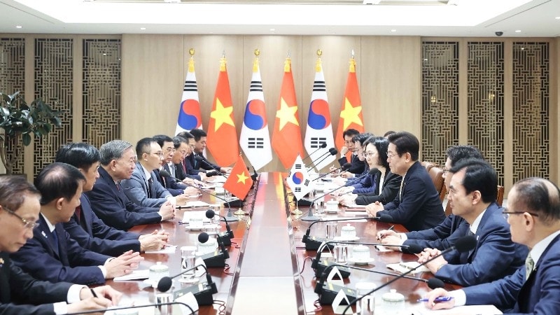 Tổng Bí thư Tô Lâm hội đàm với Tổng thống Hàn Quốc Lee Jae Myung. (Ảnh: Thống Nhất/TTXVN) Tổng Bí thư Tô Lâm hội đàm với Tổng thống Hàn Quốc Lee Jae Myung. (Ảnh: Thống Nhất/TTXVN)