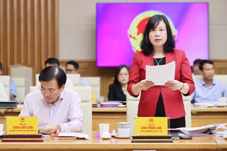 Bộ trưởng Bộ Y tế Đào Hồng Lan trình bày nội dung Nghị quyết về y tế trình Bộ Chính trị - Ảnh: VGP/Nhật Bắc Bộ trưởng Bộ Y tế Đào Hồng Lan trình bày nội dung Nghị quyết về y tế trình Bộ Chính trị - Ảnh: VGP/Nhật Bắc