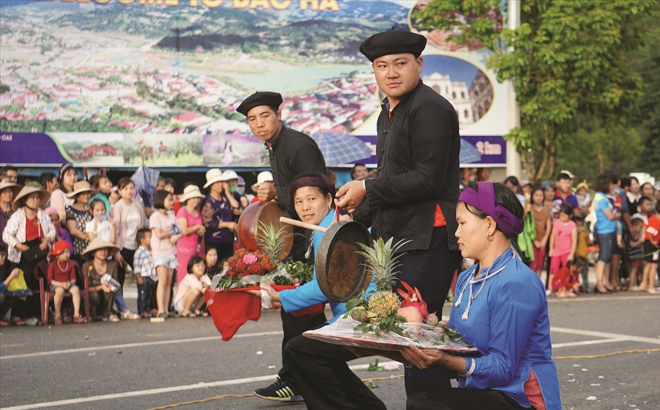 Đời sống văn hóa, tinh thần của đồng bào các dân tộc vùng cao  ngày càng được cải thiện