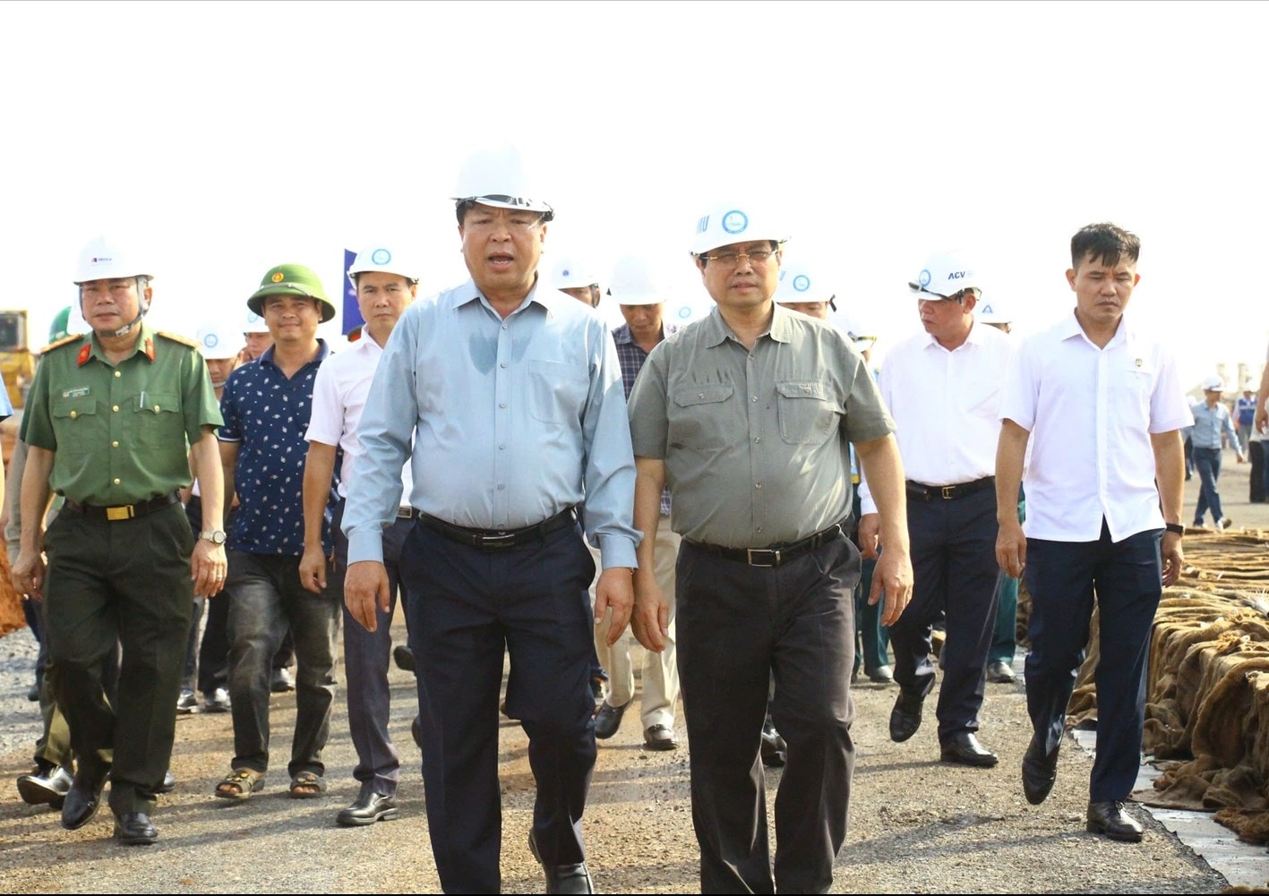 Thủ tướng Phạm Minh Chính dẫn đầu Đoàn công tác Trung ương đến kiểm tra tiến độ thi công Cảng hàng không quốc tế Long Thành (tỉnh Đồng Nai) ngày 2/8. Thủ tướng Phạm Minh Chính dẫn đầu Đoàn công tác Trung ương đến kiểm tra tiến độ thi công Cảng hàng không quốc tế Long Thành (tỉnh Đồng Nai) ngày 2/8.