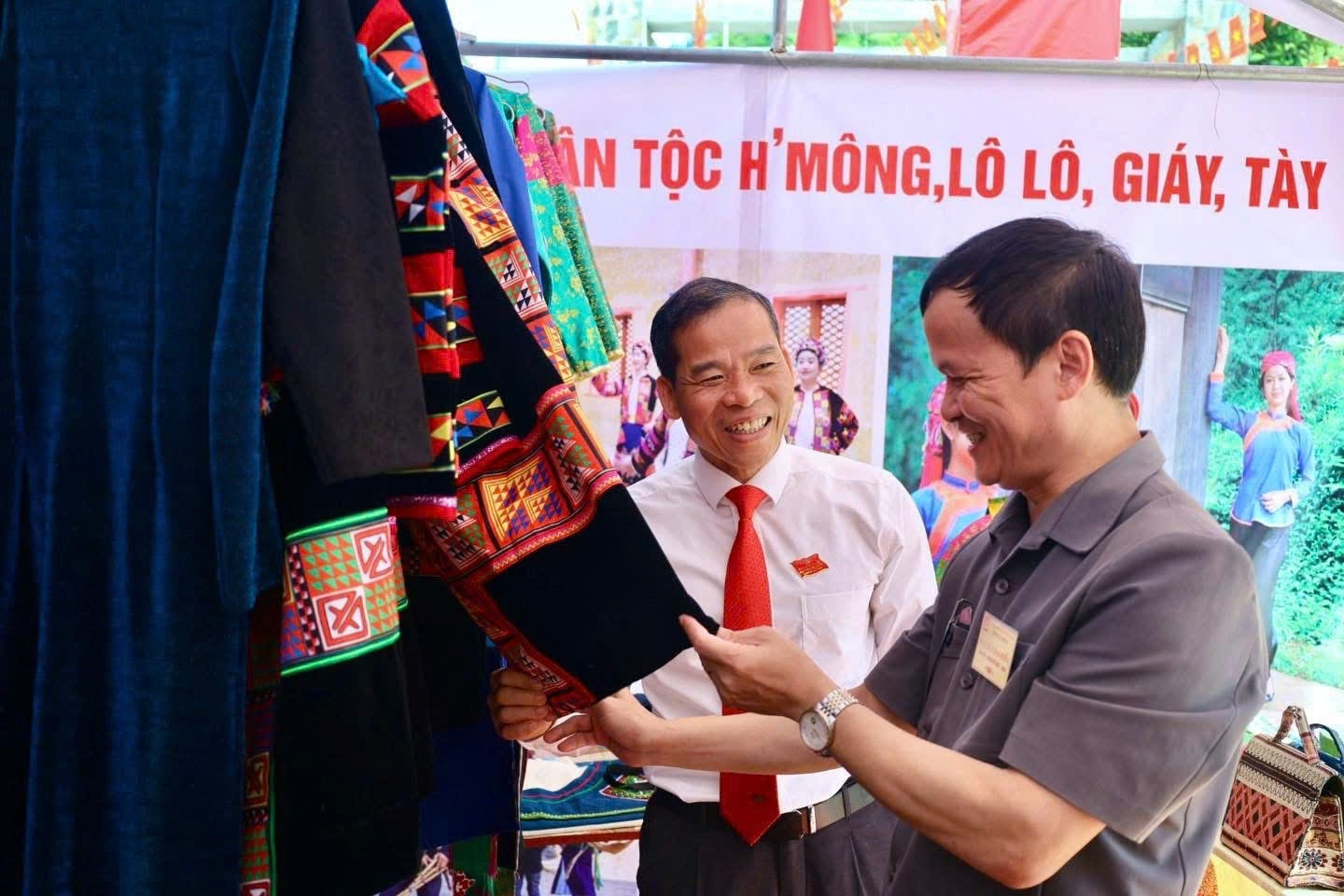 (Tin CTV) Lũng Cú sau một tháng sáp nhập:  Bộ máy hoạt động hiệu quả với mô hình “6 rõ” 3