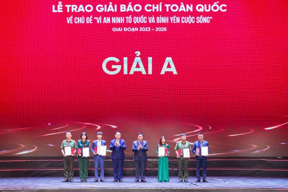 Báo VietNamNet đạt giải A với tác phẩm Công an chính quy giúp chuyển hóa địa bàn xã biên giới của nhóm tác giả Nguyễn Đình Đoàn Bổng, Lê Anh Dũng,  Nguyễn Xuân Quý