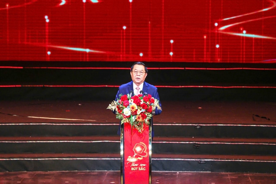 Ủy viên Bộ Chính trị, Bí thư Trung ương Đảng, Trưởng ban Tuyên giáo và Dân vận Trung ương Nguyễn Trọng Nghĩa phát biểu tại Lễ trao giải