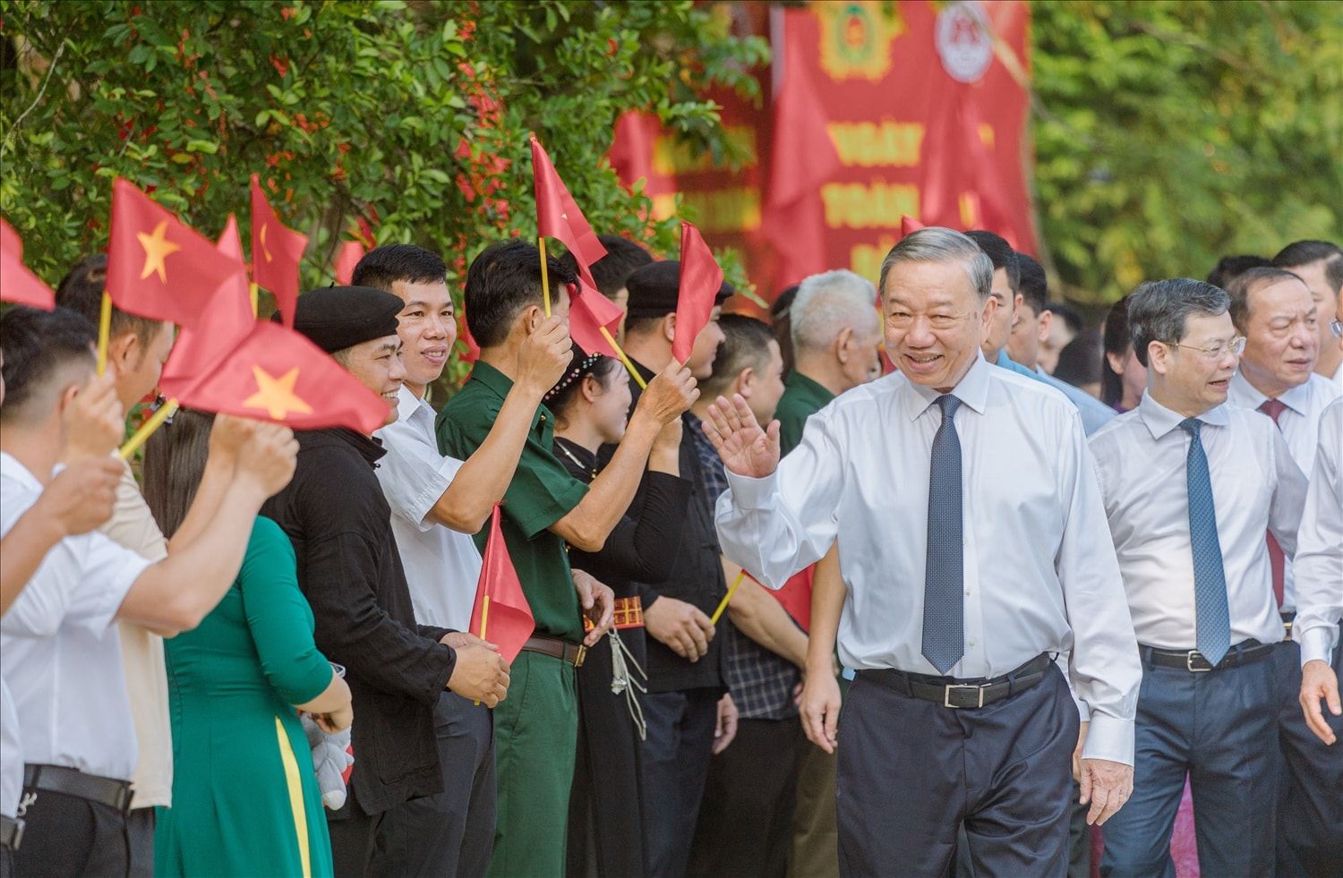 Tổng Bí thư Tô Lâm với nhân dân xã Tân Trào, tỉnh Tuyên Quang. Ảnh: Vũ Mừng