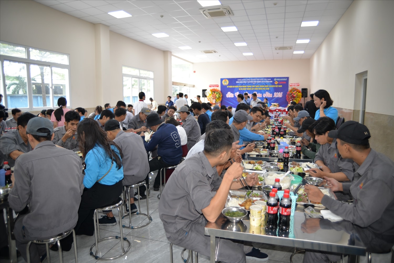Bữa Cơm Công Đoàn tại Xí nghiệp Lốp Radian Công ty Casumina