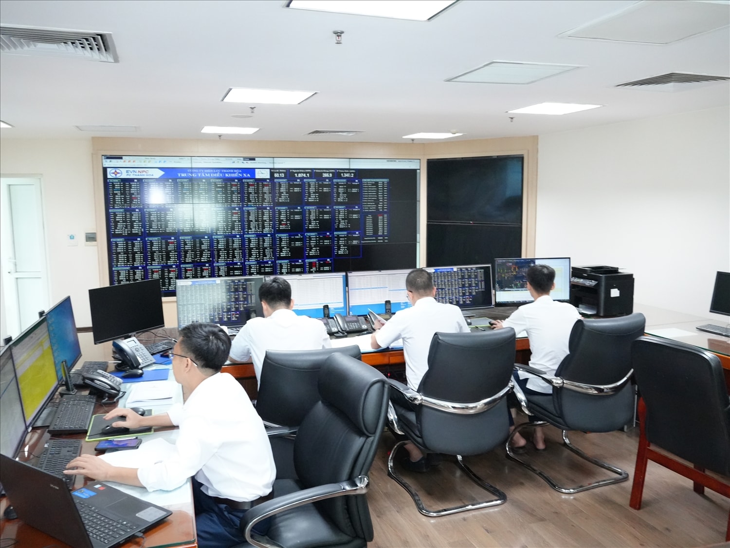 Trực vận hành tại Trung tâm Điều khiển xa (PC Thanh Hóa).
