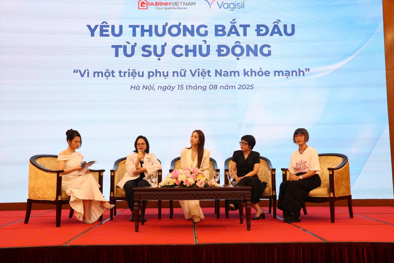 Các đại biểu khách mời chia sẻ tại buổi tọa đàm Các đại biểu khách mời chia sẻ tại buổi tọa đàm