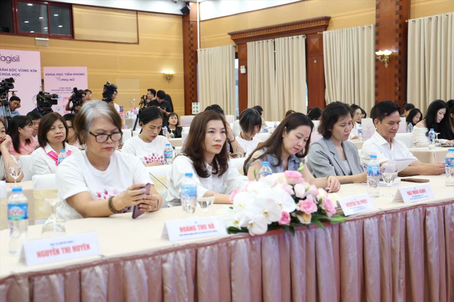 Đại biểu khách mời tham dự Đại biểu khách mời tham dự Chương trình “Yêu thương bắt đầu từ sự chủ động