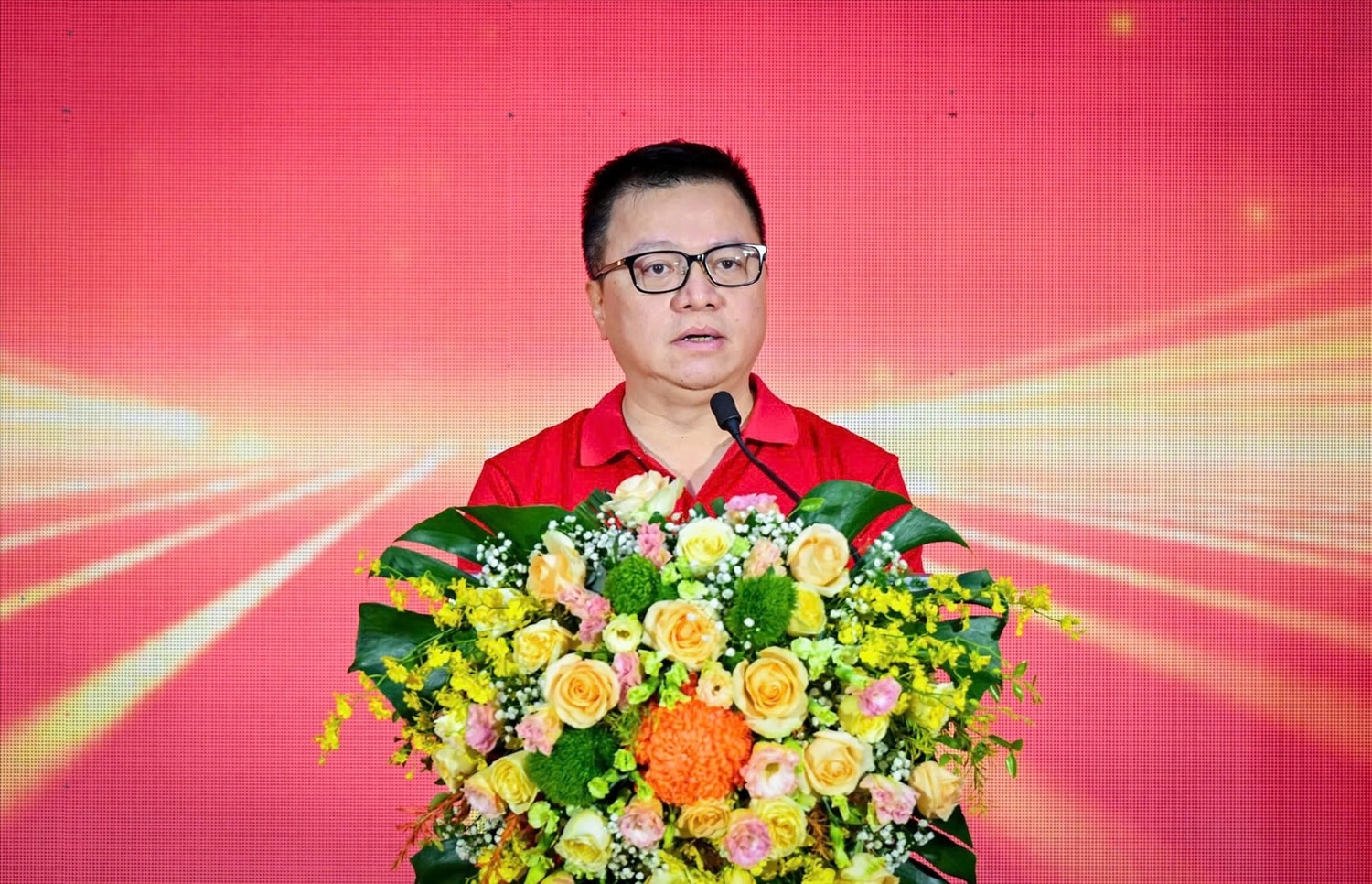 Đồng chí Lê Quốc Minh, Ủy viên Trung ương Đảng, Tổng Biên tập Báo Nhân Dân, Phó Trưởng Ban Tuyên giáo và Dân vận Trung ương, Chủ tịch Hội Nhà báo Việt Nam phát biểu tại Lễ phát động. (Ảnh: THÀNH ĐẠT)