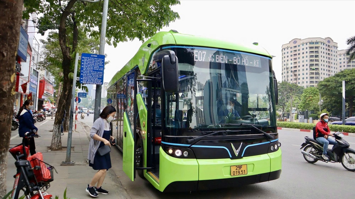 Người dân nên sử dụng phương tiện công cộng để giảm áp lực giao thông trong ngày diễn ra sự kiện. Ảnh ITN