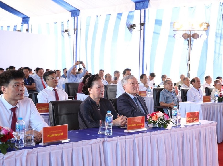 Nguyên Chủ tịch Quốc hội Nguyễn Thị Kim Ngân, Phó Thủ tướng Thường trực Chính phủ Nguyễn Hòa Bình dự lễ khánh thành dự án cầu Rạch Miễu 2 vượt sông Tiền nối Đồng Tháp với Vĩnh Long - Ảnh: VGP/Nguyễn Hoàng