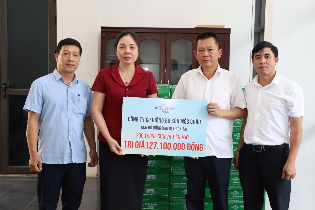Vinamilk hỗ trợ đồng bào Nghệ An khắc phục hậu quả thiên tai 11
