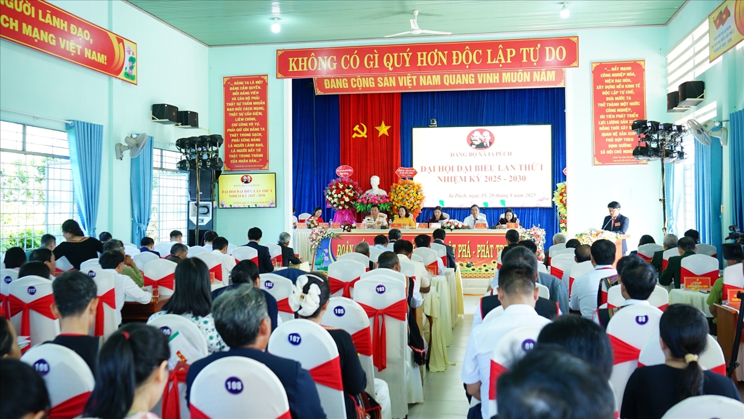 Quang cảnh Đại hội Quang cảnh Đại hội