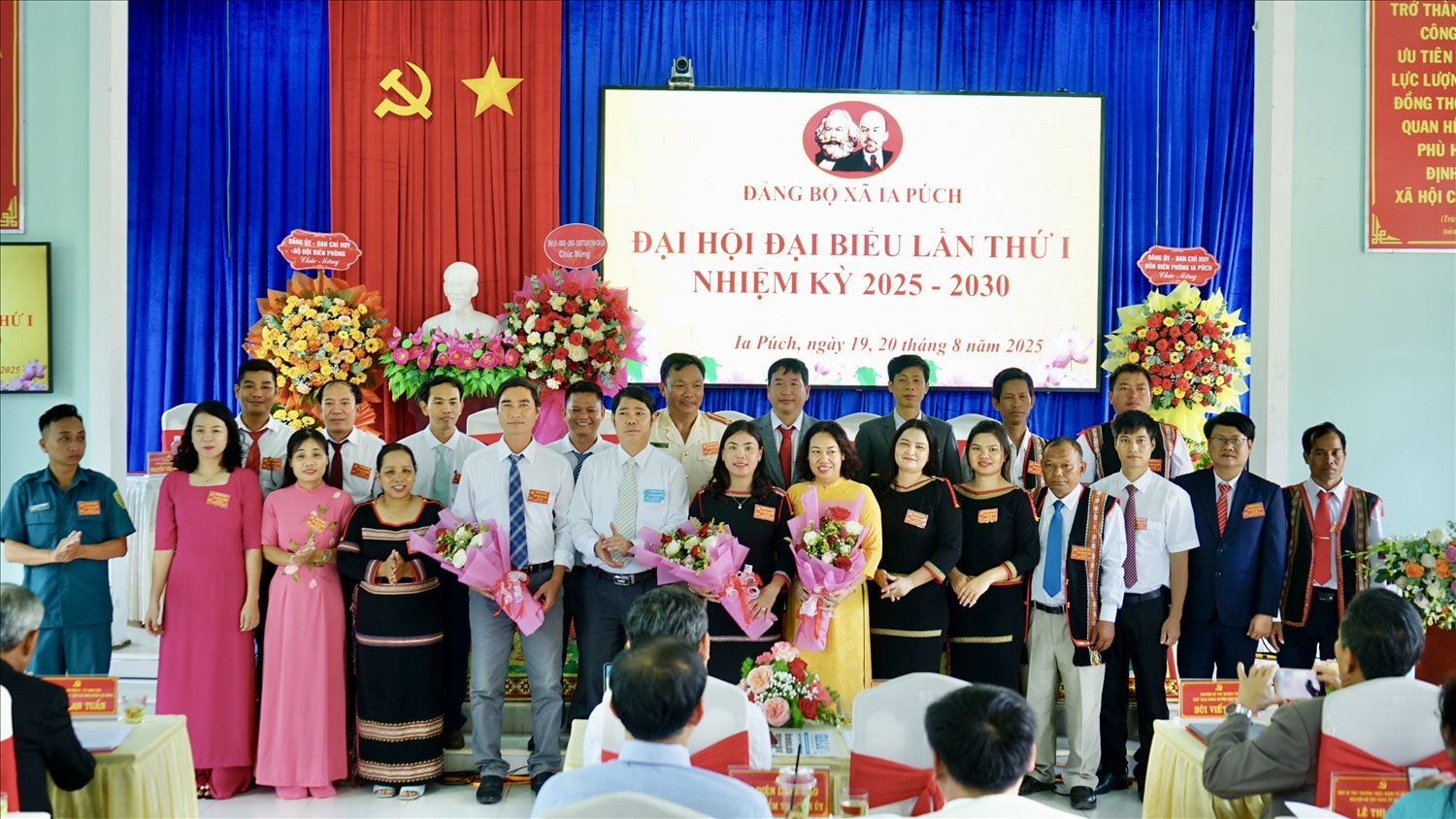 Ban Chấp hành Đảng bộ xã Ia Púch ra mắt Đại hội Ban Chấp hành Đảng bộ xã Ia Púch ra mắt Đại hội