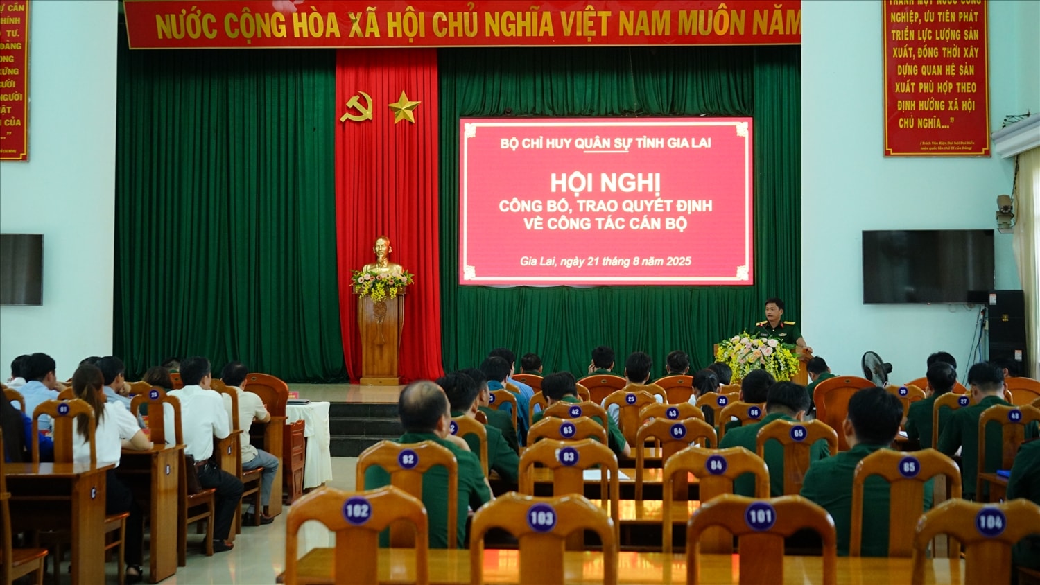 Quang cảnh hội nghị
