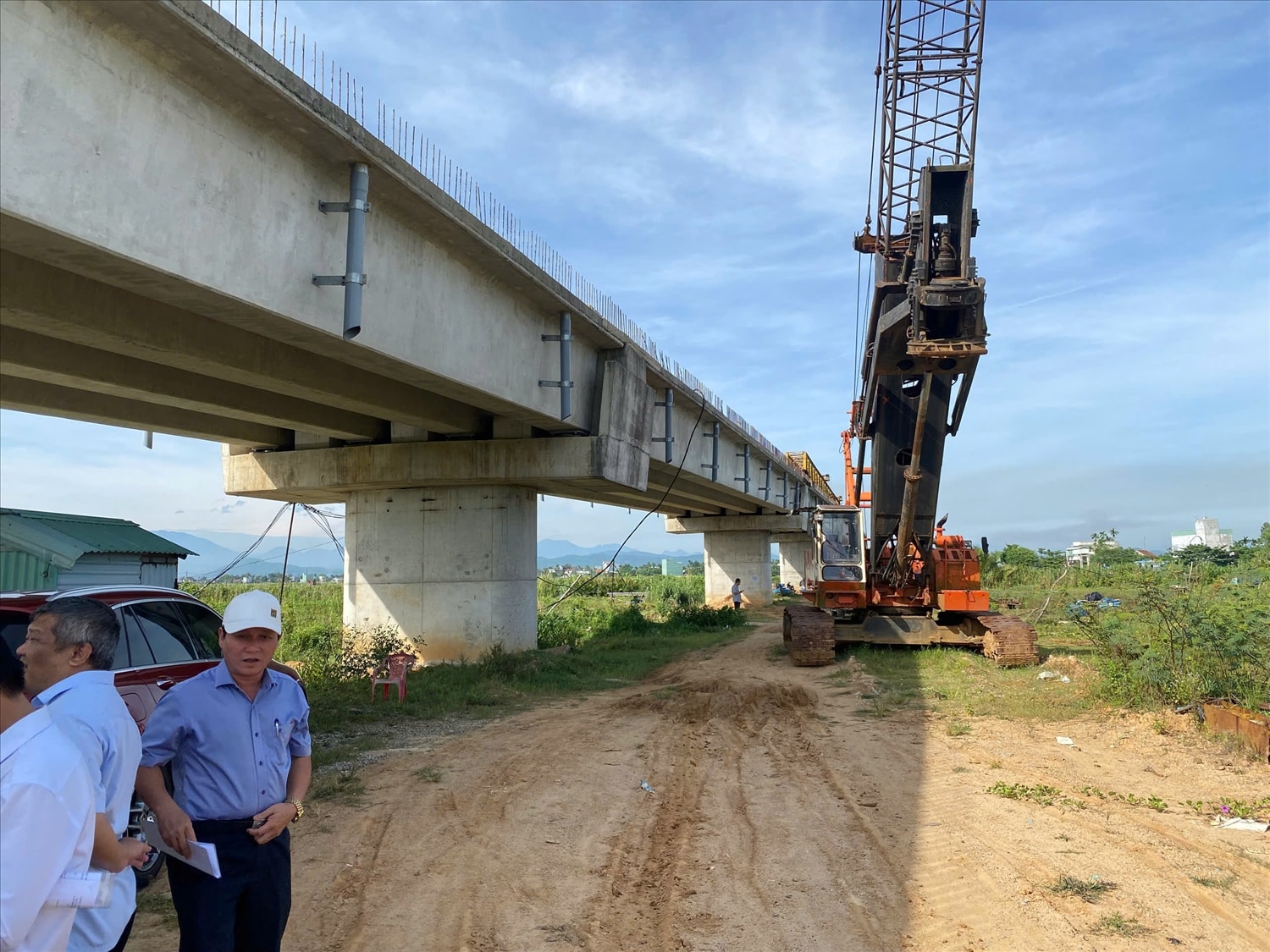 Dự án cầu Tam Tiến chậm tiến độ nhiều năm do vướng mặt bằng, thiếu đất san lấp. (Ảnh Huy Trường). Dự án cầu Tam Tiến chậm tiến độ nhiều năm do vướng mặt bằng, thiếu đất san lấp. (Ảnh Huy Trường).
