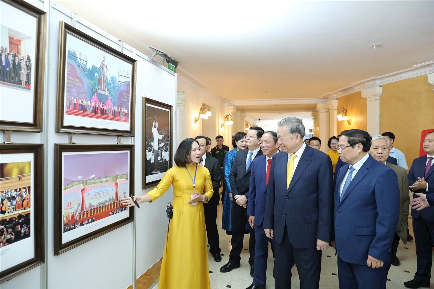 Tổng Bí thư Tô Lâm, Thủ tướng Chính phủ Phạm Minh Chính và các đại biểu tham quan triển lãm tại Lễ kỷ niệm Tổng Bí thư Tô Lâm, Thủ tướng Chính phủ Phạm Minh Chính và các đại biểu tham quan triển lãm tại Lễ kỷ niệm