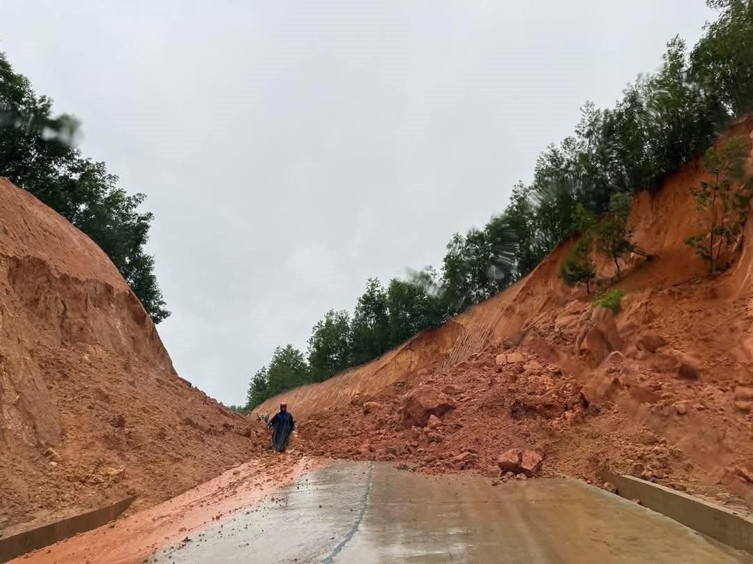 Hiện nay trên địa bàn tỉnh Gia Lai có nhiều điểm nguy cơ sạt lở cao, các ngành chức năng đang lên phương án di dời dân khi có tình huống khẩn cấp (Ảnh T.N)