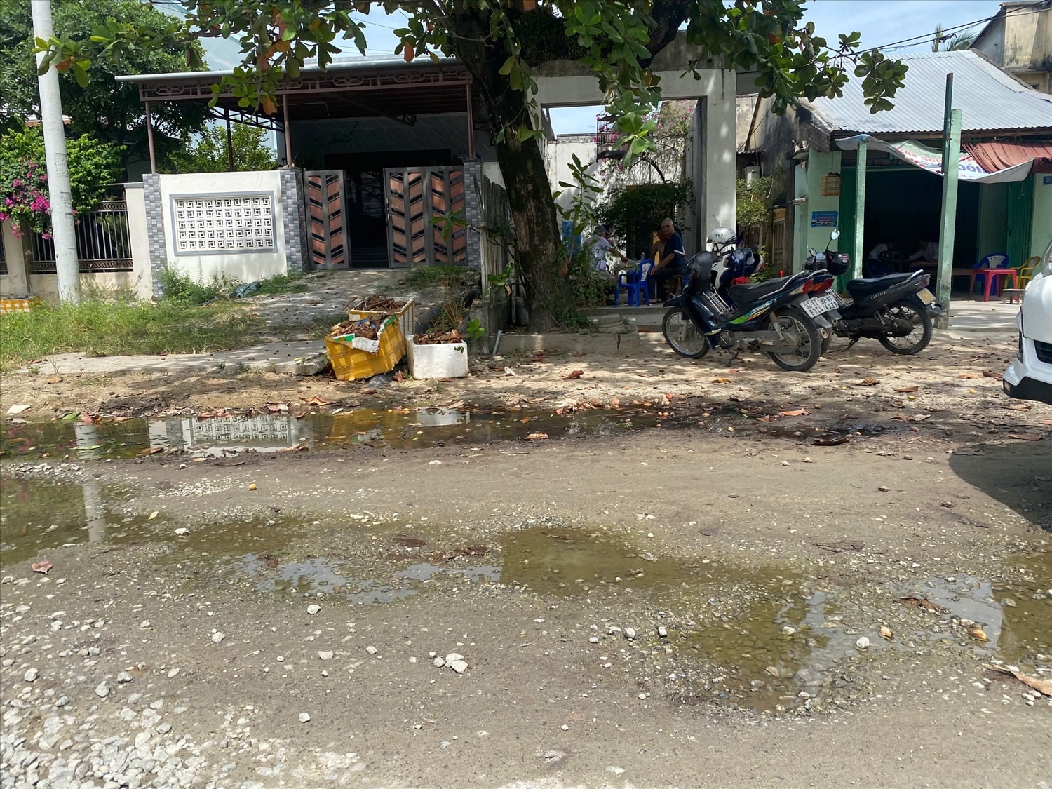 Dự án đường Quang Trung thi công 'rùa bò' khiến người dân bức xúc. (Ảnh: Huy Trường) Dự án đường Quang Trung thi công 'rùa bò' khiến người dân bức xúc. (Ảnh: Huy Trường)
