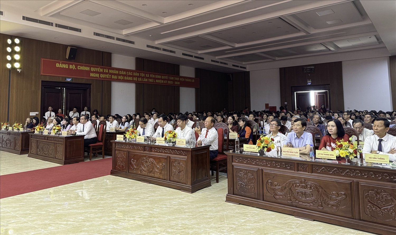 Các đại biểu tham dự buổi lễ