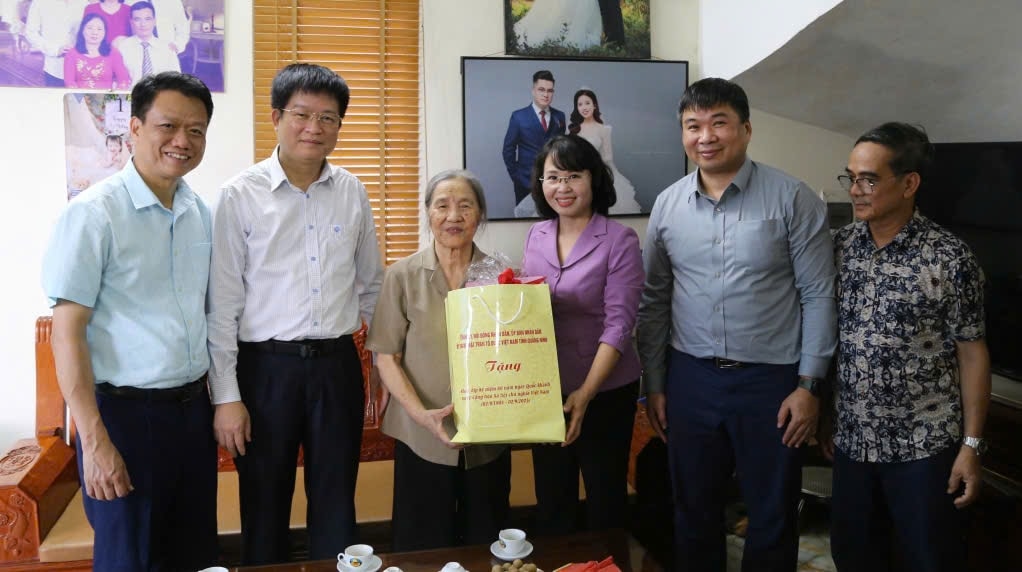 Quảng Ninh phân bổ 71,55 tỷ đồng tặng quà người có công với cách mạng (Ảnh: QMG)