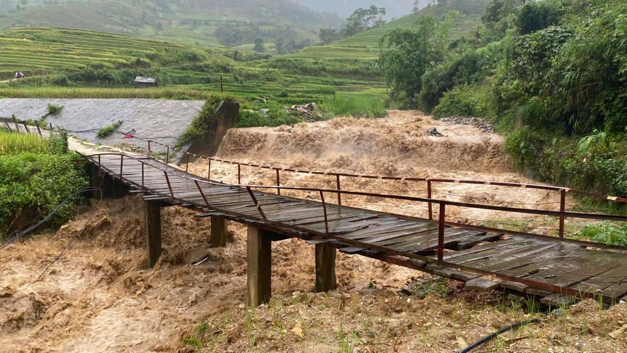 Nhiều sông suối trên địa bàn mực nước lũ lên cao (ảnh Trọng Bảo) Nhiều sông suối trên địa bàn mực nước lũ lên cao (ảnh Trọng Bảo)