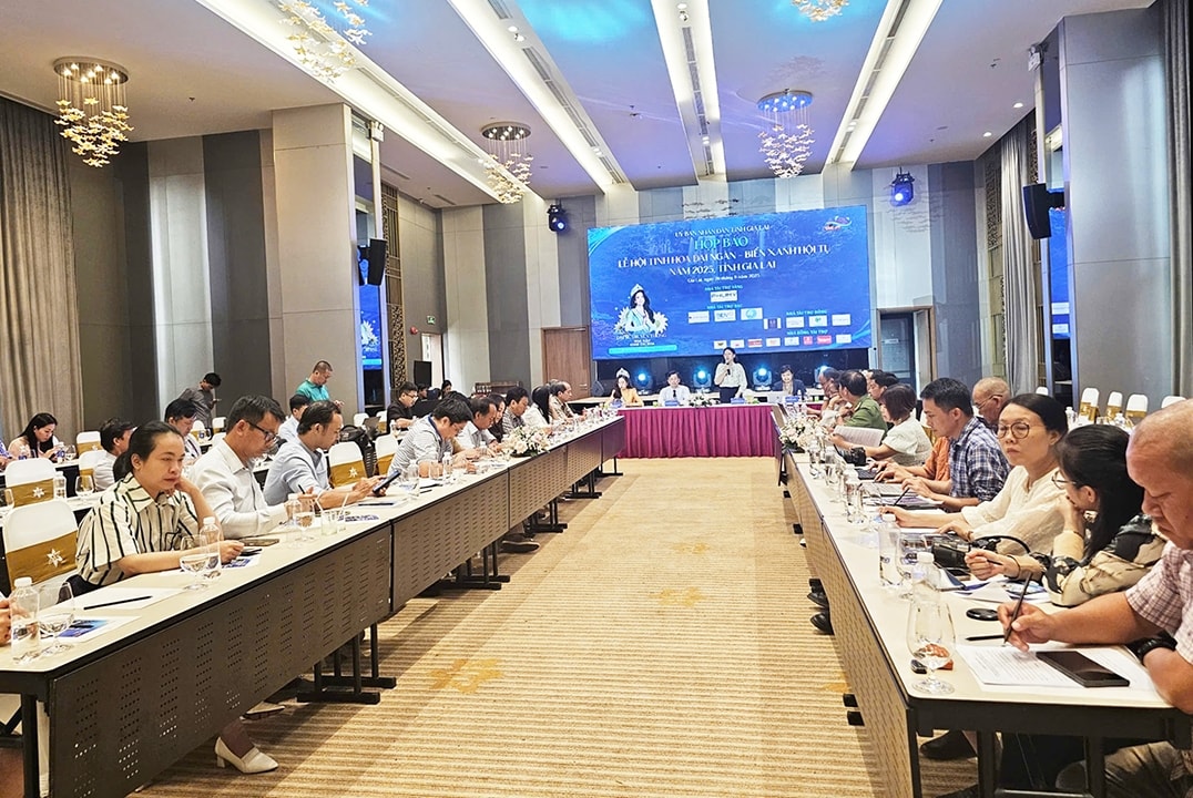 Quang cảnh buổi họp báo. (Ảnh T.N)