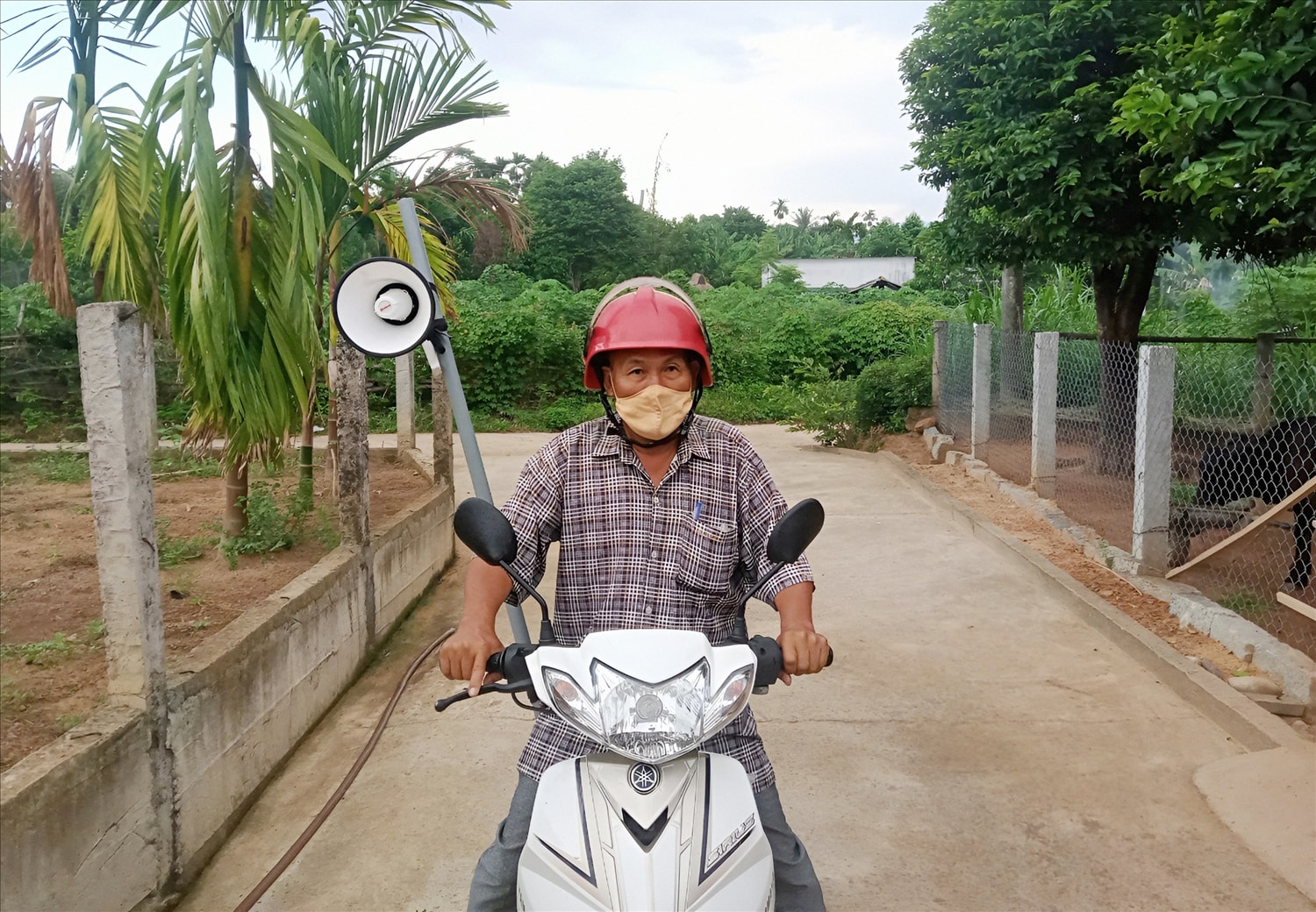 Ông Võ Năm, Trưởng thôn 1, xã Trà Giang, tỉnh Quảng Ngãi (1