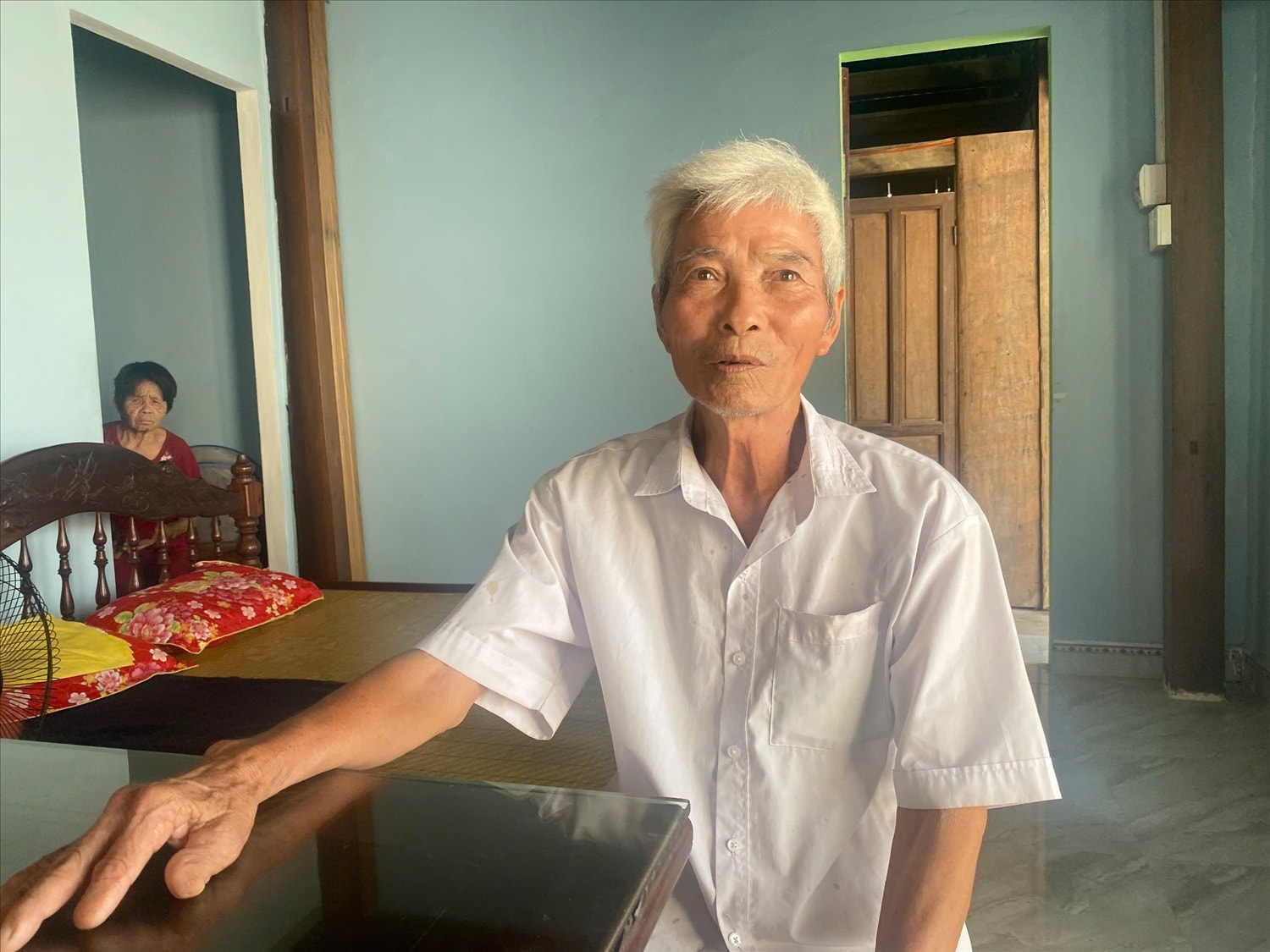 Ông Dương Lô được hỗ trợ 60 triệu đồng để làm nhà mới. (Ảnh Huy Trường). Ông Dương Lô được hỗ trợ 60 triệu đồng để làm nhà mới. (Ảnh Huy Trường).