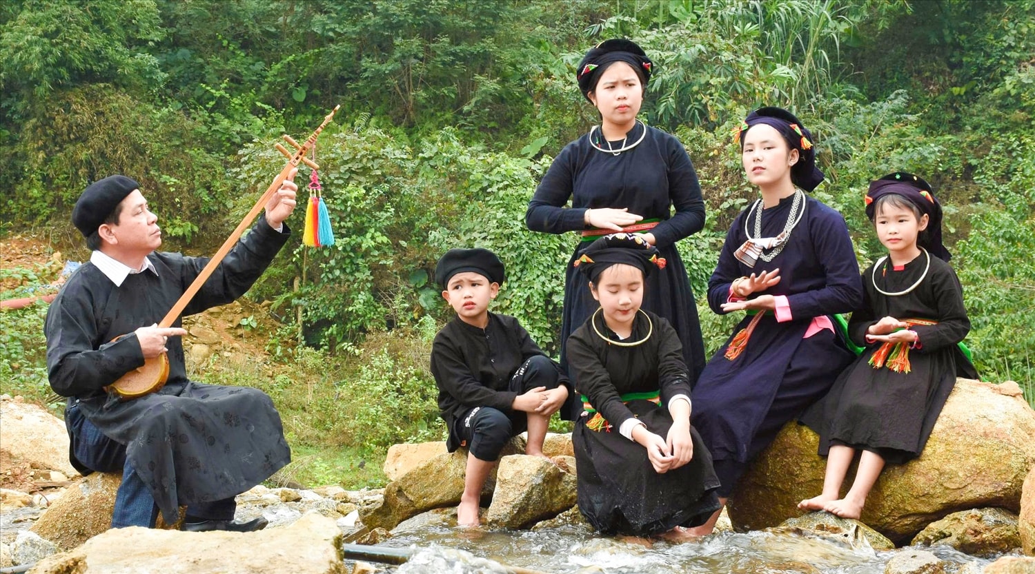 (PS Ảnh PV)Đàn tính “Đứa con tinh thần” của người Tày Lào Cai 1