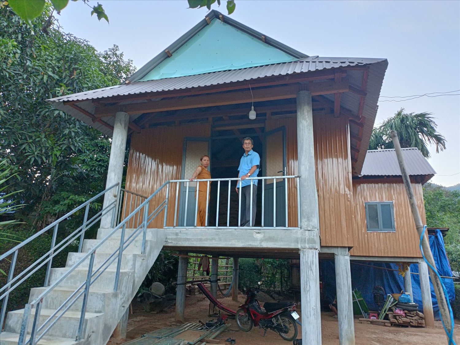 Ngôi nhà sàn của Đinh Văn Đỗ thuộc diện hộ nghèo ở làng Hà Văn Trên xã Vân Canh được hỗ trợ từ Chương trình xoá nhà tạm, nhà dột nát (Ảnh Lê Phương)