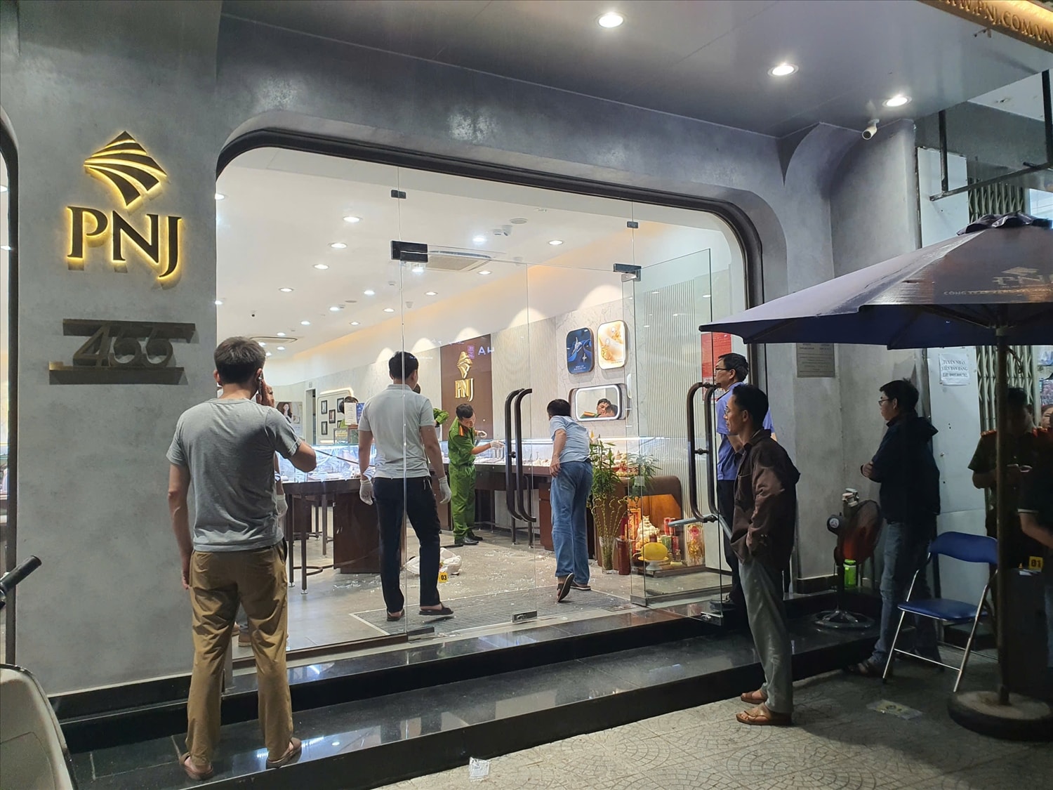 Khu vực xảy ra sự việc thanh niên đạp tủ cướp tài sản. (Ảnh Công an cung cấp).