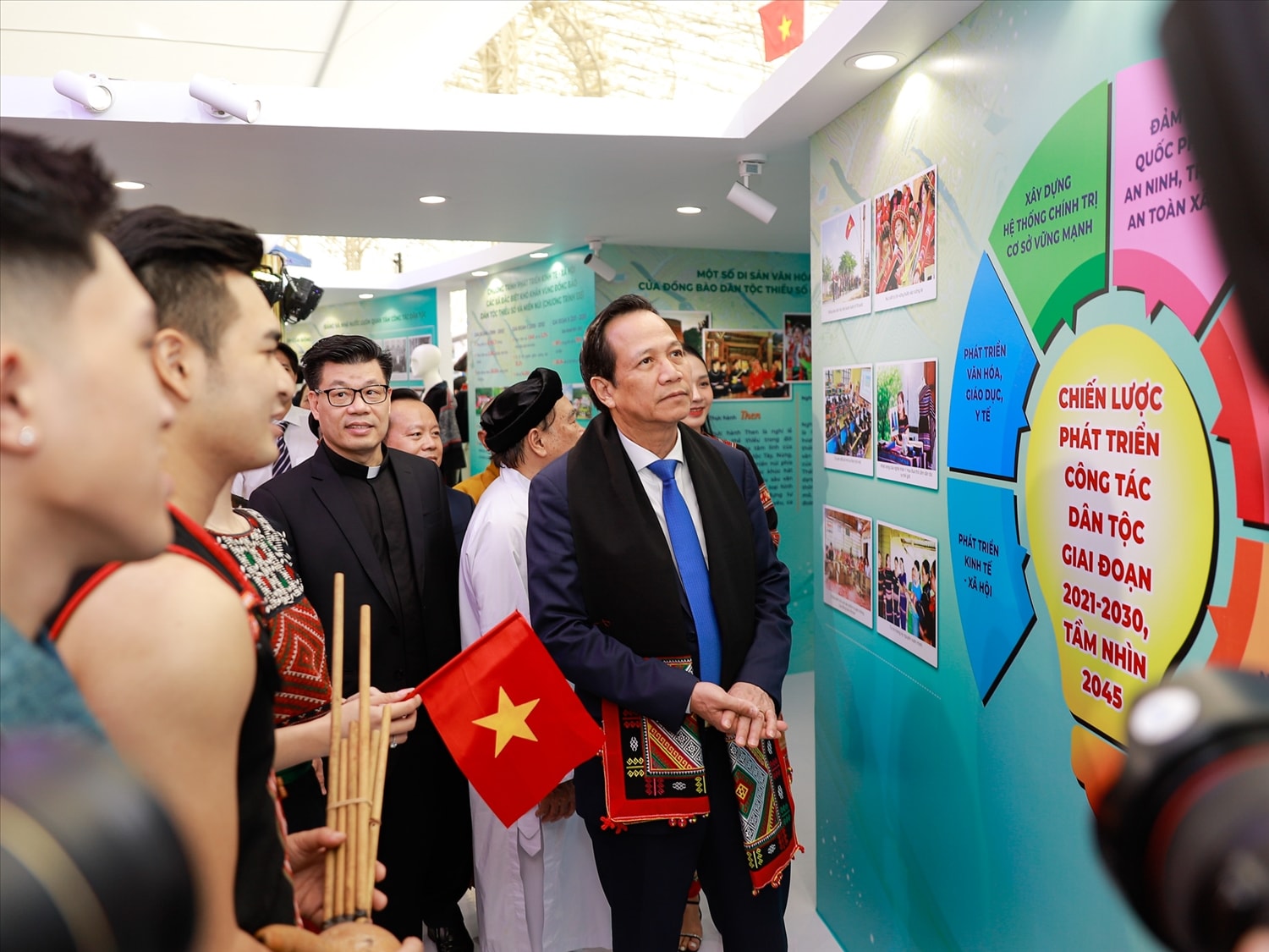 PS ẢNH Không gian triển lãm của Bộ Dân tộc và Tôn giáo trong Ngày hội của non sông  1
