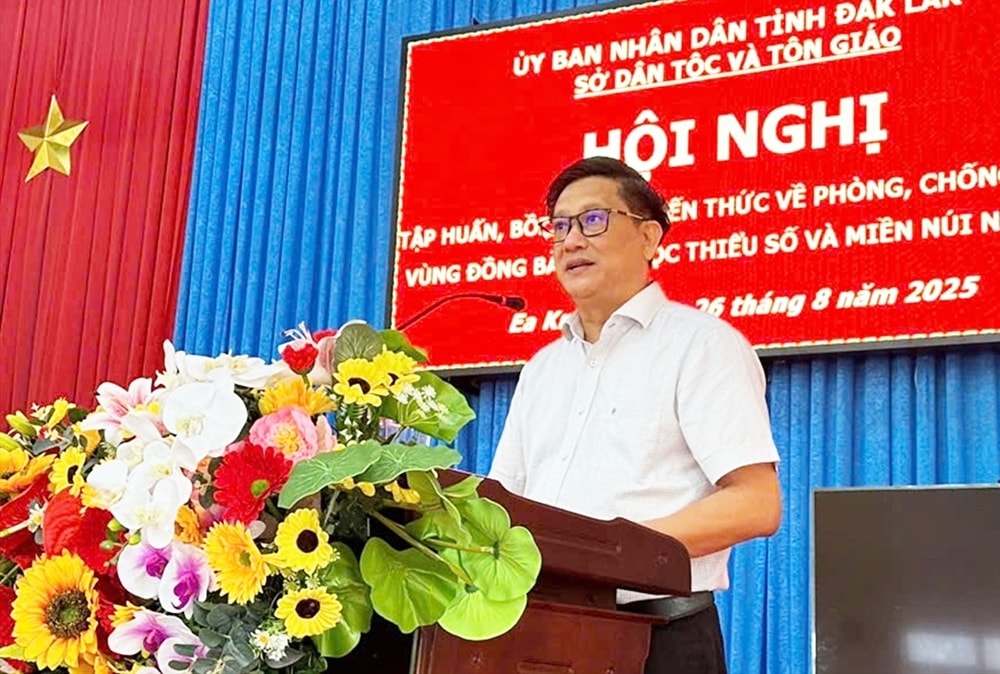 (TIN PV - ĐÃ BT) Trang bị kiến thức phòng chống ma túy cho cán bộ cơ sở, Người có uy tín