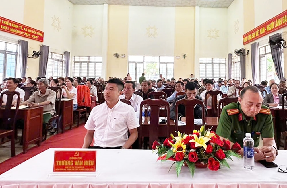 Học viên tham gia hội nghị bồi dưỡng kiến thức. (Ảnh: Lê Hường) Học viên tham gia hội nghị bồi dưỡng kiến thức. (Ảnh: Lê Hường)