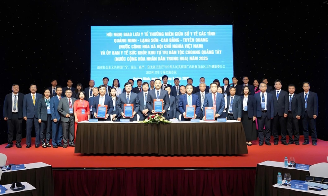 Sở Y tế các tỉnh: Quảng Ninh, Lạng Sơn, Cao Bằng, Tuyên Quang (Việt Nam) và Ủy ban Y tế sức khỏe Khu tự trị dân tộc Choang Quảng Tây (Trung Quốc) ký kết Biên bản Hội nghị Giao lưu Y tế năm 2025