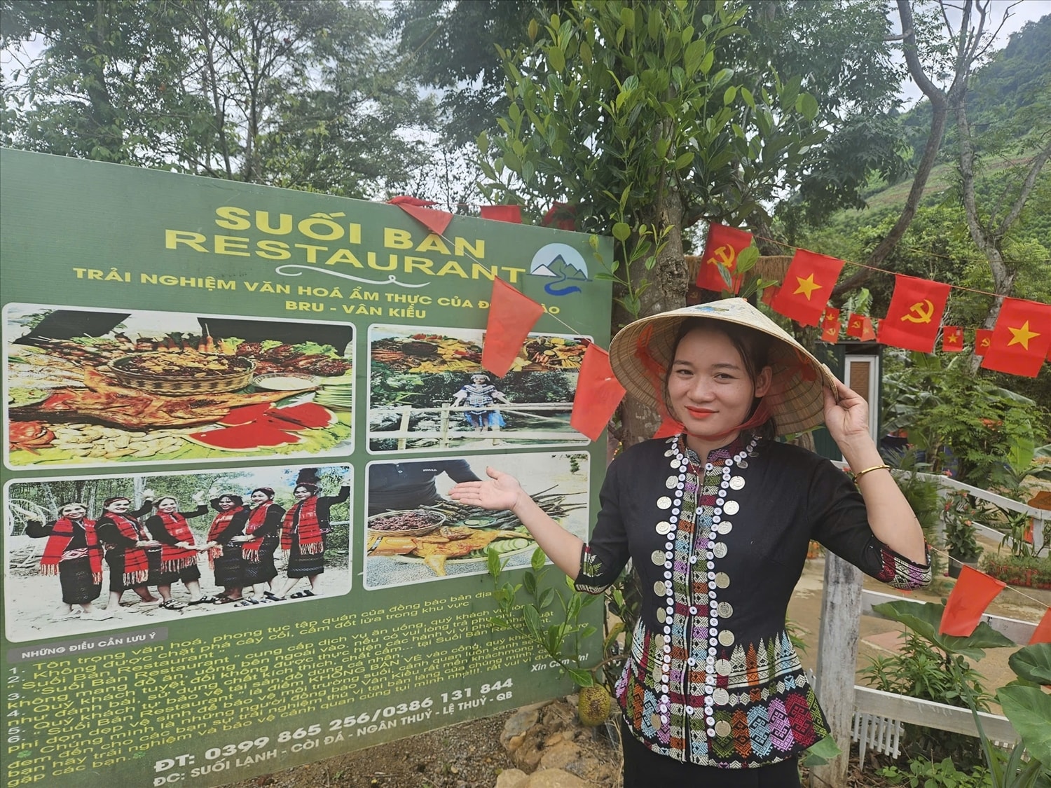 Trang phục nữ đồng bào Bru Vân Kiều có nét đặc sắc  (Ảnh: Phạm Tiến)