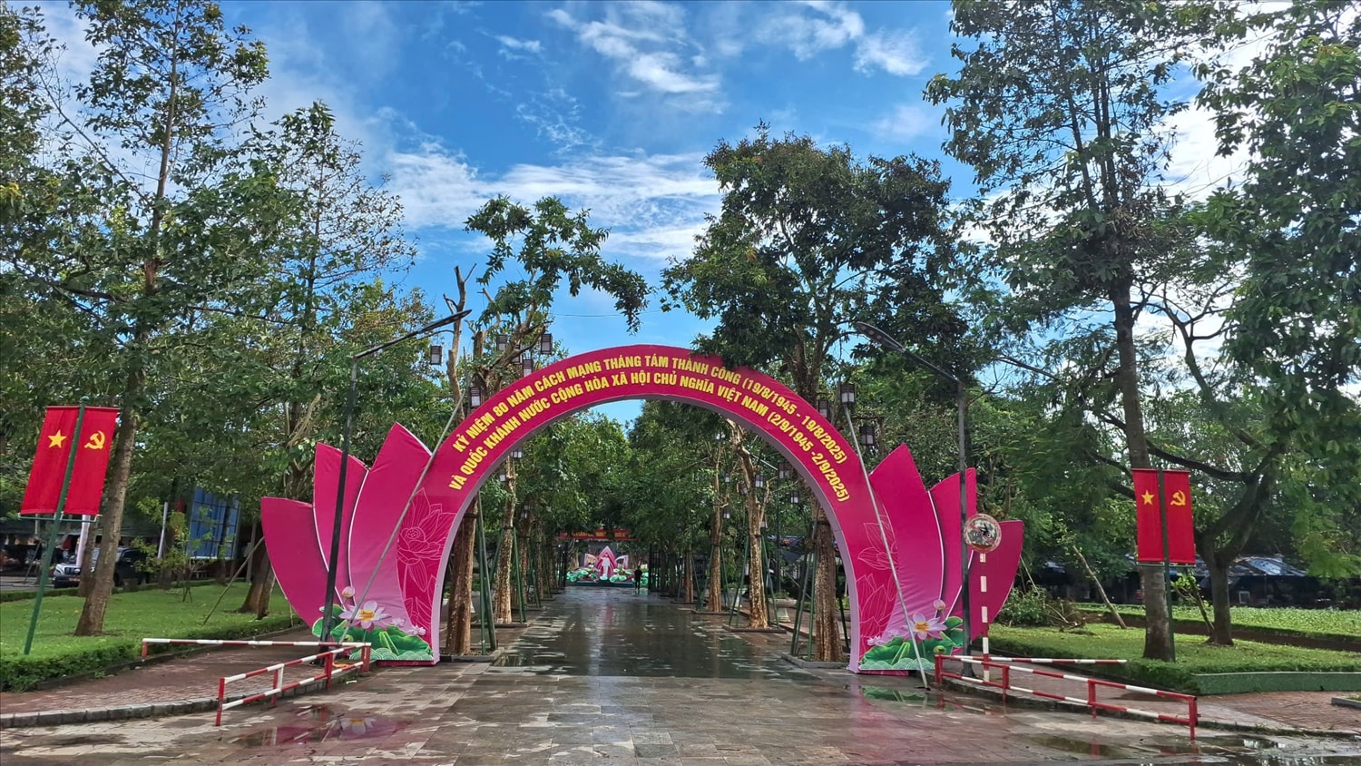 Sau bão số 5, Khu di tích lịch sử Quốc gia đặc biệt Kim Liên chuẩn bị sẵn sàng đón khách trong dịp lễ Quốc khánh 2/9 (Ảnh: Phạm Tiến) Sau bão số 5, Khu di tích lịch sử Quốc gia đặc biệt Kim Liên chuẩn bị sẵn sàng đón khách trong dịp lễ Quốc khánh 2/9 (Ảnh: Phạm Tiến)