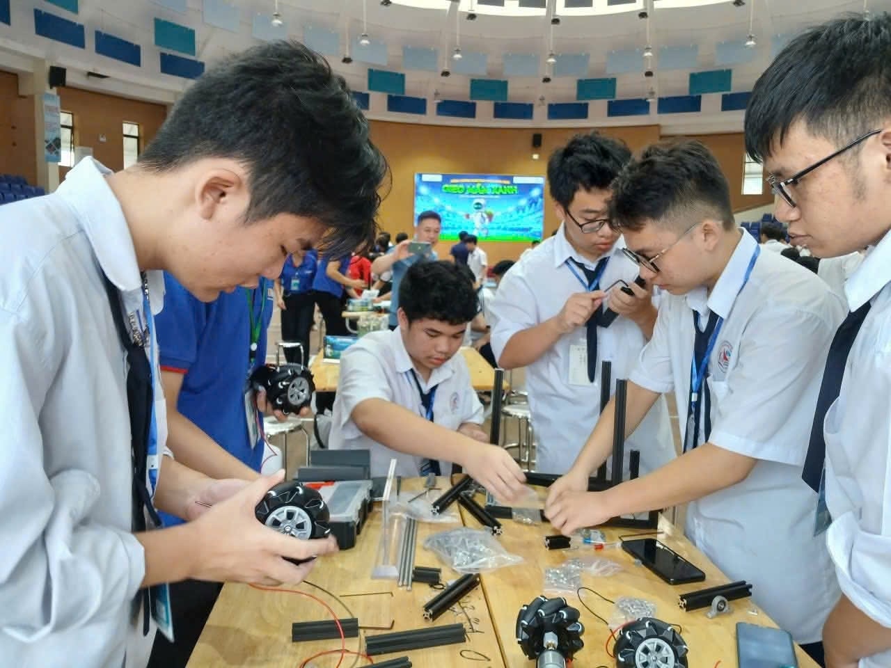 Học sinh trường THPT Chuyên Hạ Long tại trại hè Hùng Vương 2025