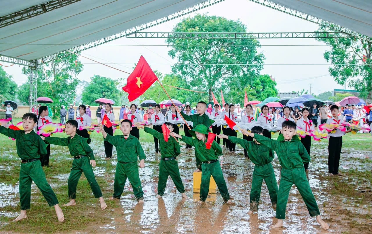 Hoạt động sáng tại tại duyệt nghi thức Đội thu hút sự chú ý của nhiều người - Ảnh: CSCC