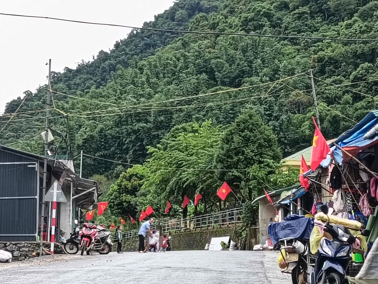 Tết Độc lập trên “cổng trời” Mường Lống 