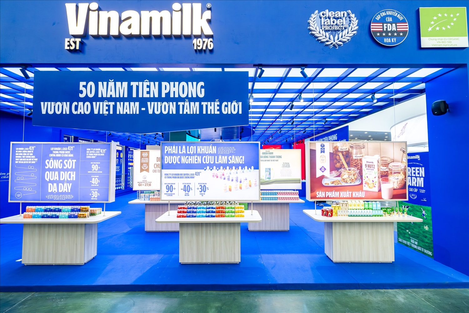 Không gian triển lãm của Vinamilk được thiết kế hiện đại, gần gũi và đầy sáng tạo. (Ảnh: Vi Nam)